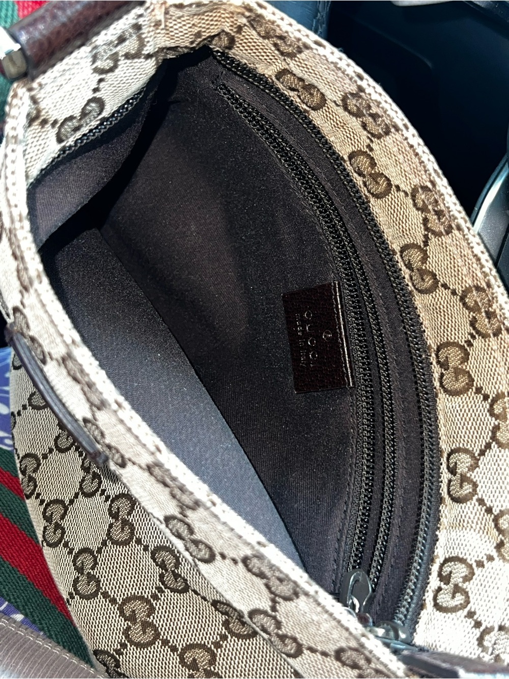 Gucci Beige GG Supreme Crossbody with Green-Red Web Strap - Picture 4 of 10